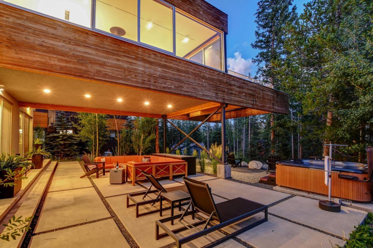 Riverside Luxury Chalet: Hot Tub, Views & Activity Perks Villa Winter Park Exterior photo