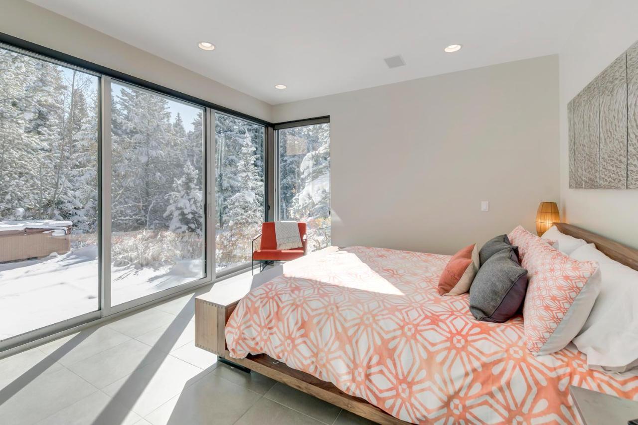 Riverside Luxury Chalet: Hot Tub, Views & Activity Perks Villa Winter Park Exterior photo