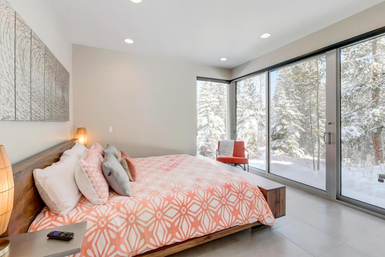 Riverside Luxury Chalet: Hot Tub, Views & Activity Perks Villa Winter Park Exterior photo
